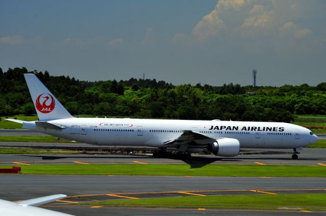 BOEING 777-300 (JA731J) - 2014