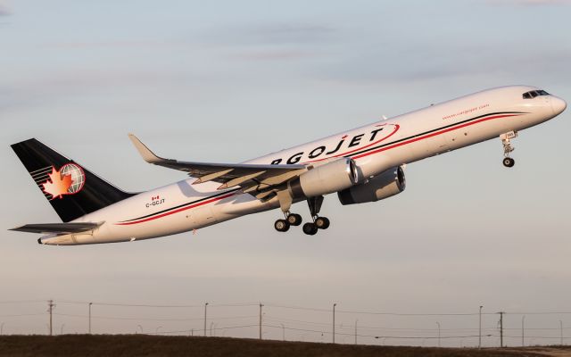 Boeing 757-200 (C-GCJT)