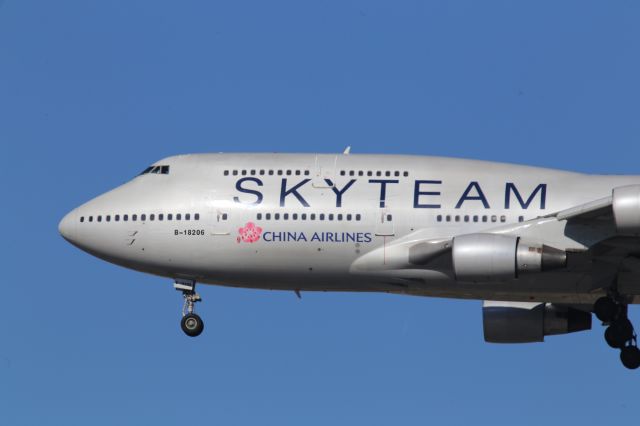 Boeing 747-400 (B-18206)