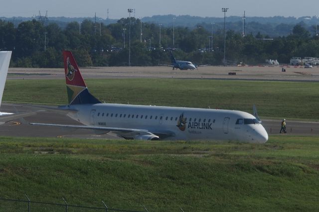 Embraer 170/175 (N14800)