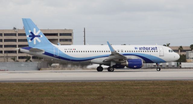 Airbus A320 (XA-FUN) - Waiting for the green light to depart from Miami International on the early afternoon of the 1st of February, 2019.