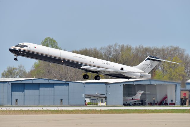 McDonnell Douglas MD-83 (XA-VDC) - 05-10-22