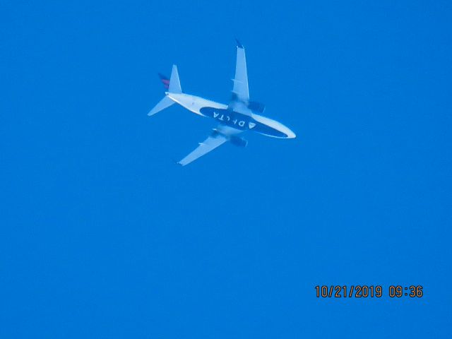 Boeing 737-700 (N308DE)