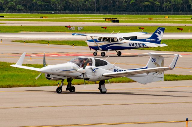 Diamond Twin Star (N306ER)