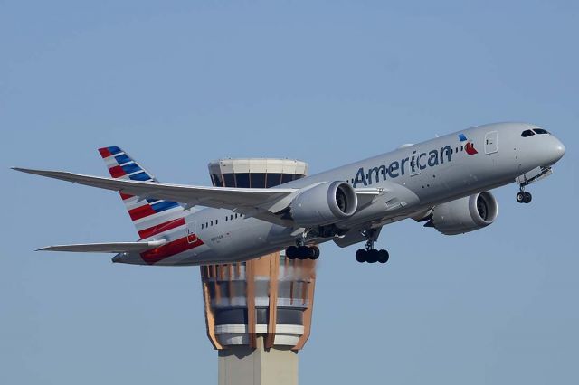 Boeing 787-8 (N800AN) - American Boeing 787-823 N800AN departing from Phoenix Sky Harbor Airport for Dallas-Fort Worth Airport on March 8, 2015. 