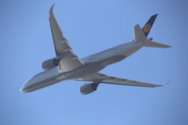 Airbus A350-900 (D-AIXD)