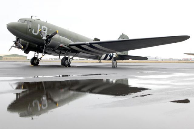 Douglas DC-3 (N1944A)