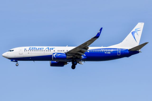 Boeing 737-800 (YR-BMK)