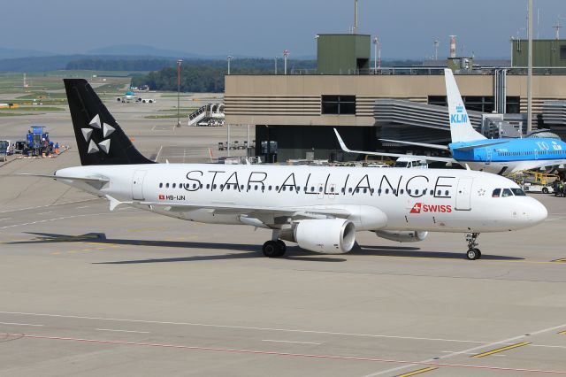 Airbus A320 (HB-IJN)