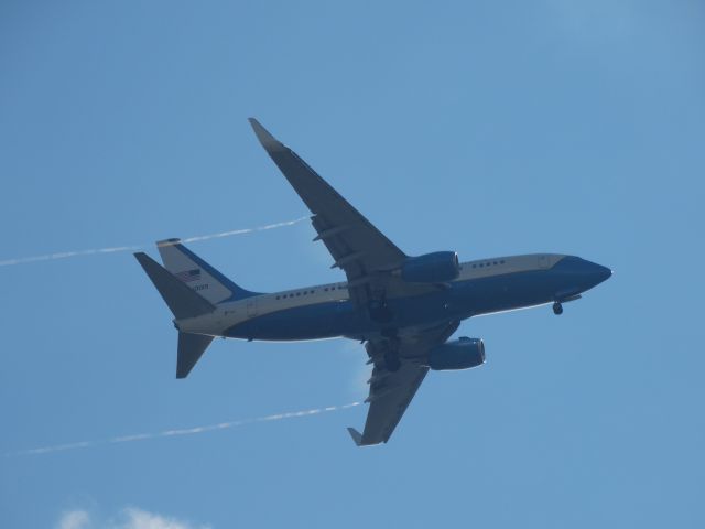 Boeing 737-700 —