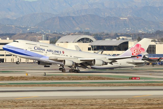 Boeing 747-400 (B-18207) - Taking off. The HOLLYWOOD sign is visible at the right upper corner.