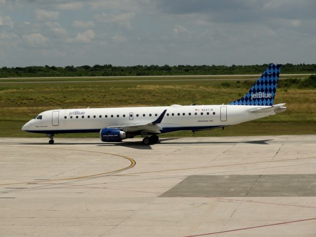 Embraer ERJ-190 (N247JB)