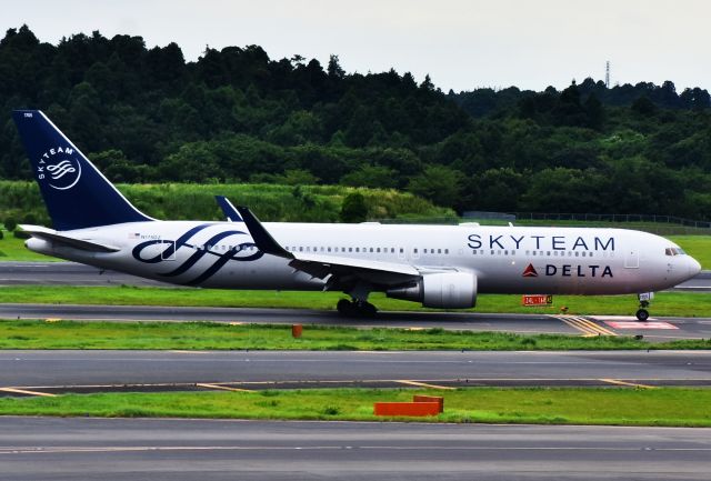 BOEING 767-300 (N175DZ)