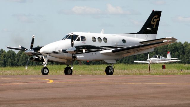 Beechcraft King Air 90 (PR-CMB)