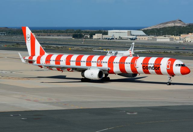 BOEING 757-300 (D-ABOM)