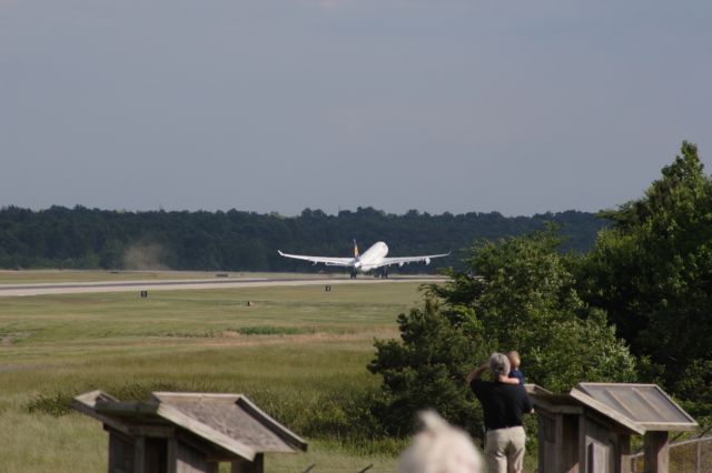 Airbus A340-300 (D-AIGX) - 5/15/06 Departing 18C