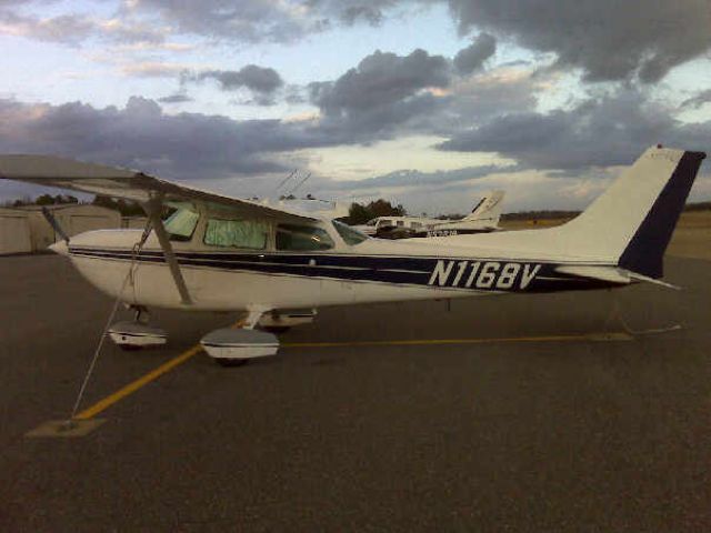 Cessna Skyhawk (N1168V)