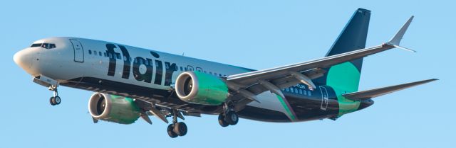 Boeing 737-700 (C-FLHI) - Short final 24L