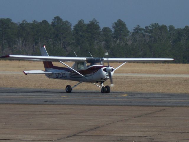 Cessna 152 (N757JC) - Taxiing on bravo about to turn left on alpha to parking at Lone Star.