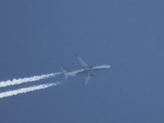 Boeing 737-800 (N3730B)