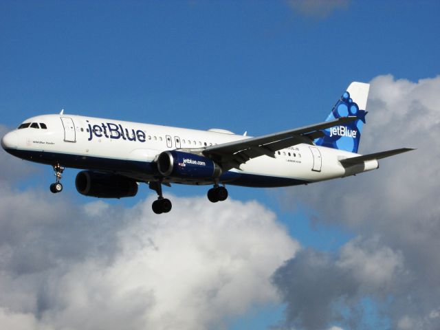 Airbus A320 (N506JB) - Landing RWY 30