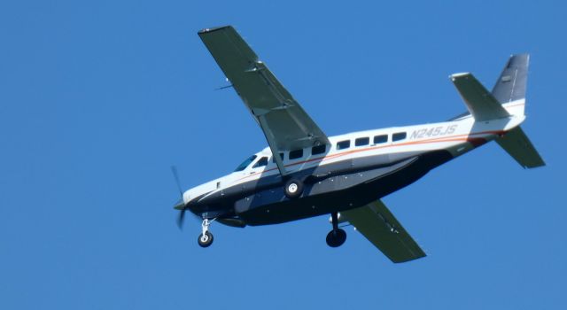 Cessna Caravan (N245JS) - About to touch down is this 2014 Cessna 208B Caravan in the Summer of 2023.