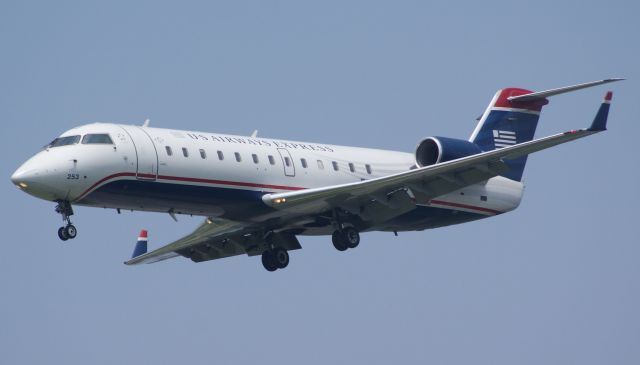 Canadair Regional Jet CRJ-200 (N253PS)