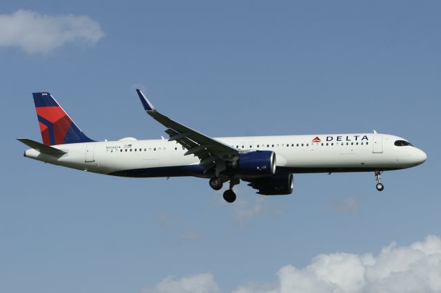 Airbus A321 (N516DA) - April 1, 2023 - DAL683 from Salt Lake City 