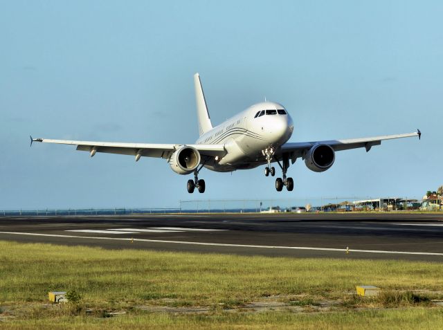 Airbus A319 (G-NOAH)