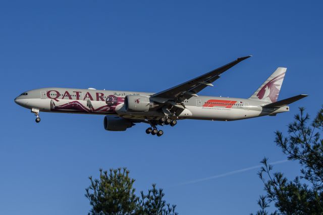 BOEING 777-300 (A7-BEL)
