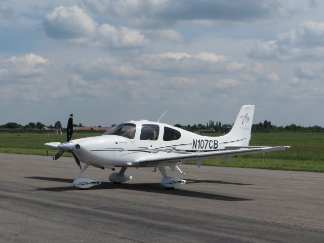 Cirrus SR-22 (N107CB)