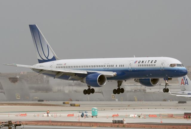 Boeing 757-200 (N508UA)