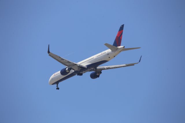 BOEING 757-300 (N591NW)