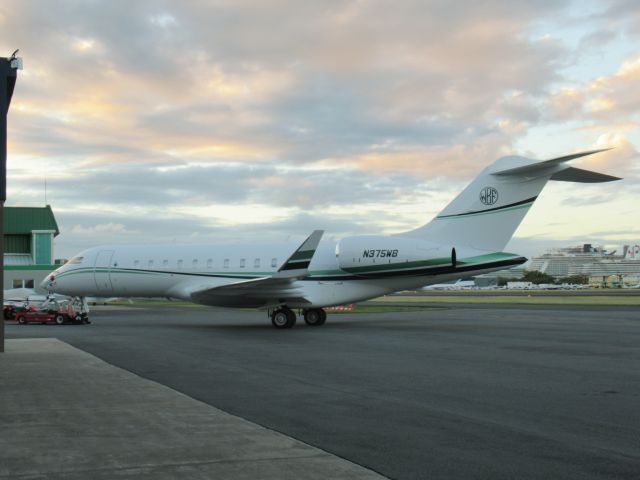 Bombardier Global 5000 (N375WB)