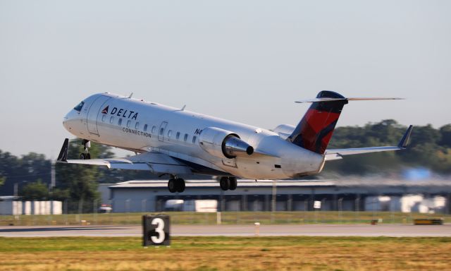 Canadair Regional Jet CRJ-200 (N468CA) - Taking off 