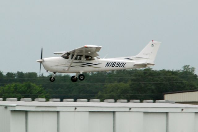 Cessna Skylane (N1690L) - 2013 Sun n Fun Parade of Planes