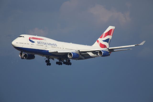 Boeing 747-400 (G-BNLV)