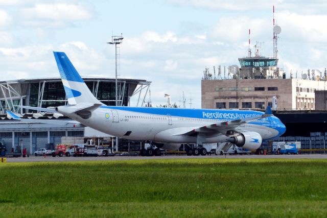 Airbus A330-200 (LV-GKO)