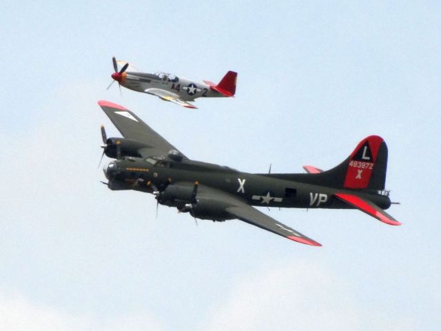 Boeing B-17 Flying Fortress (N7227C)