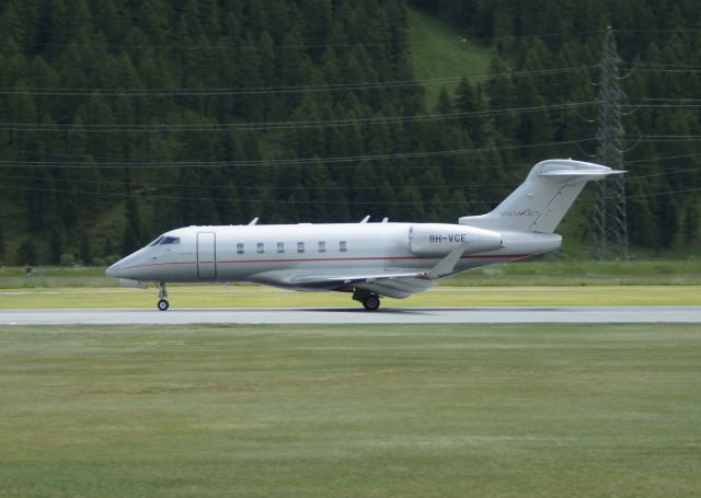 Bombardier Challenger 300 (9H-VCE)