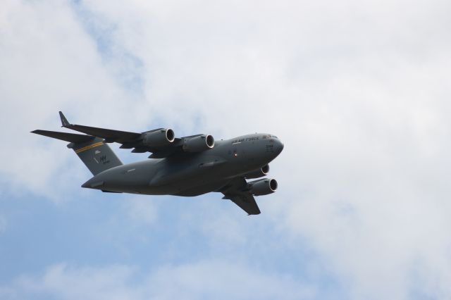 Boeing Globemaster III — - C-17 doing a flyby