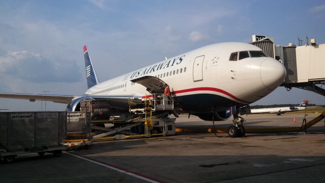 BOEING 767-200 (N248AY) - ON THE GATE IN CLT