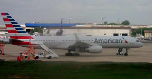 Boeing 757-200 (N202UW) - American Airlines N202UW being serviced at KCLT...