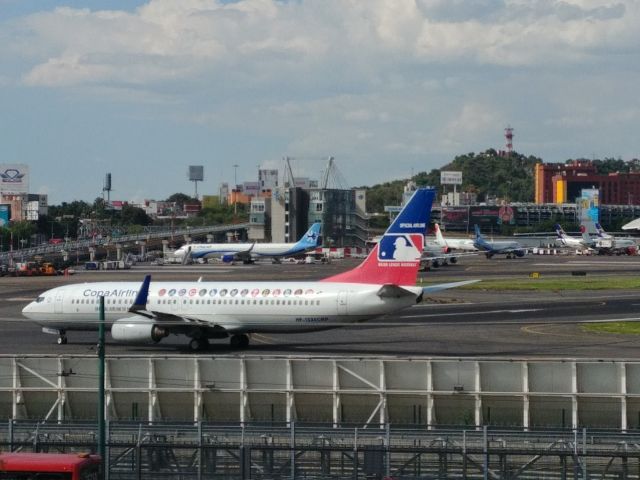 Boeing 737-700 (HP-1533CMP) - Preparando despegue desde el aeropuerto internacional de la CDMX