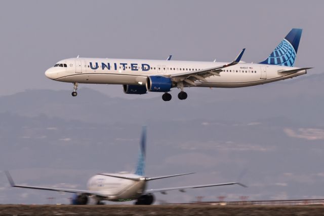 Airbus A321neo (N14507) - 15th November, 2024: United flight UA 1496 from Chicago O'Hare about to touch down on runway 28R at SFO.