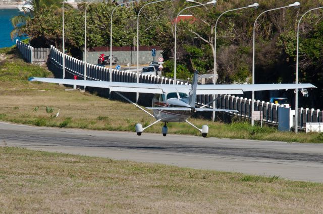 Cessna Skyhawk (F-OPLC)