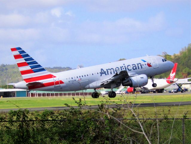 Airbus A319 (N710UW)