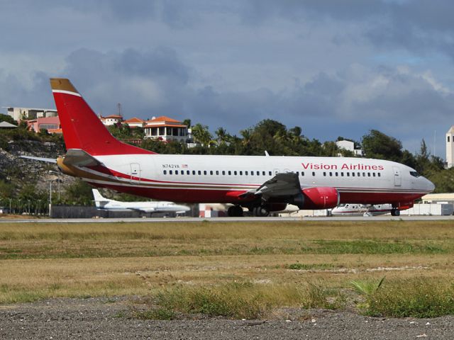 Boeing 737-700 (N742VA)