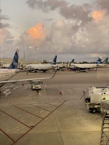 Embraer ERJ-190 (N239JB) - N239JB getting ready for the 55 minute hop to Havana looking back at N974JT about to push for KIN and the F gates with 3 other company A320s