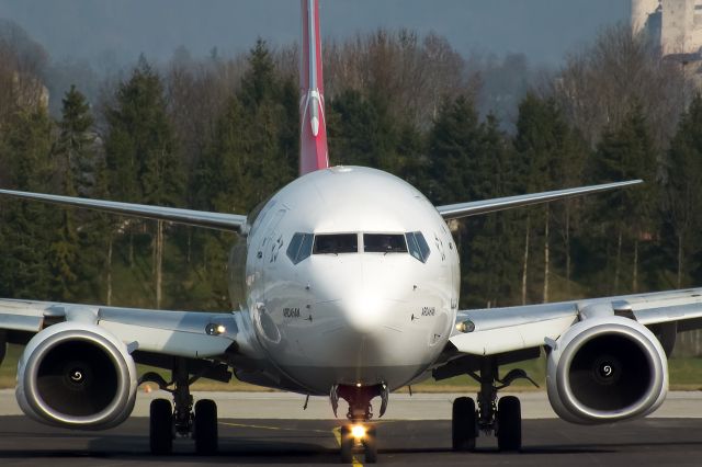 Boeing 737-700 (TC-JGF) - Turkish Airlines face to face in Salzburg.